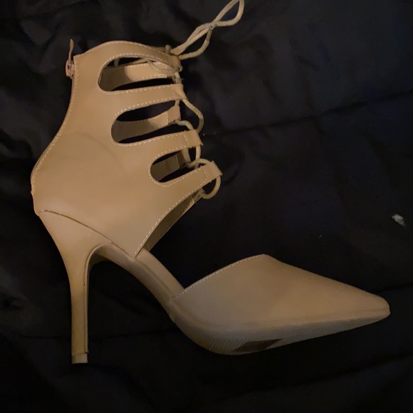 Women’s size 7 1/2 High Heels - Picture 6 of 16